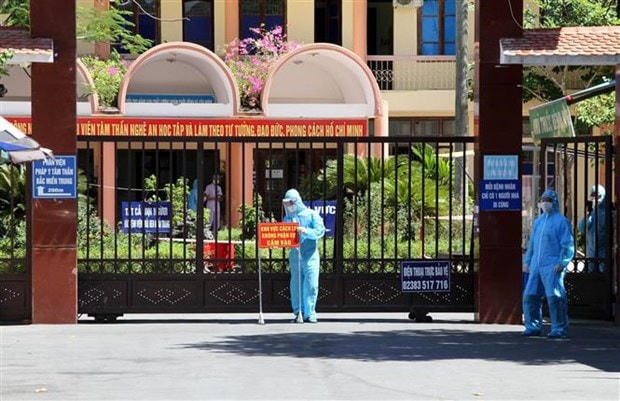 Bệnh viện Tâm thần Nghệ An bị phong tỏa vì có nhân viên dương tính với SARS-CoV-2. (Ảnh: Văn Tý/TTXVN).