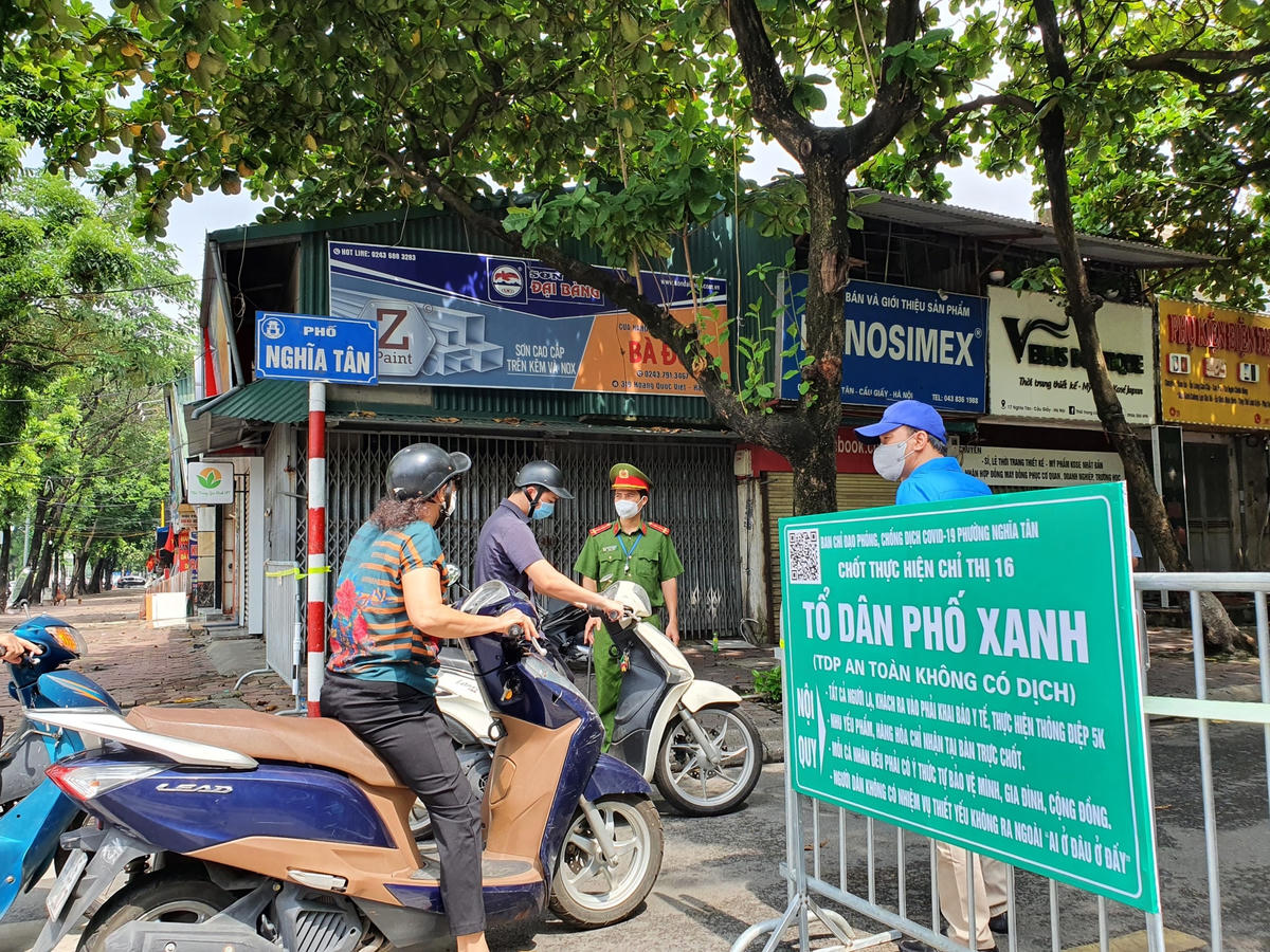 Theo đó, tất cả người dân khi di chuyển vào khu vực "Tổ dân phố xanh" đều phải xuất trình CMT/CCCD có địa chỉ thường trú tại phường Nghĩa Tân. 
