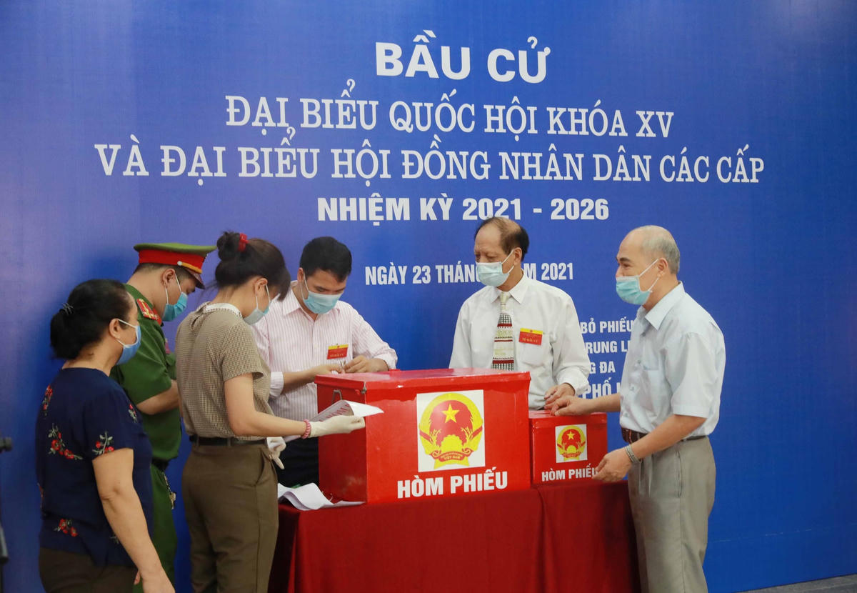 Tổ bầu cử số 8 - Khu vực bỏ phiếu số 8, phường Trung Liệt, Quận Đống Đa hiện có 492 cử tri, đa số là gia đình các cán bộ, viên chức đã và đang công tác tại Trường ĐH Thủy lợi.