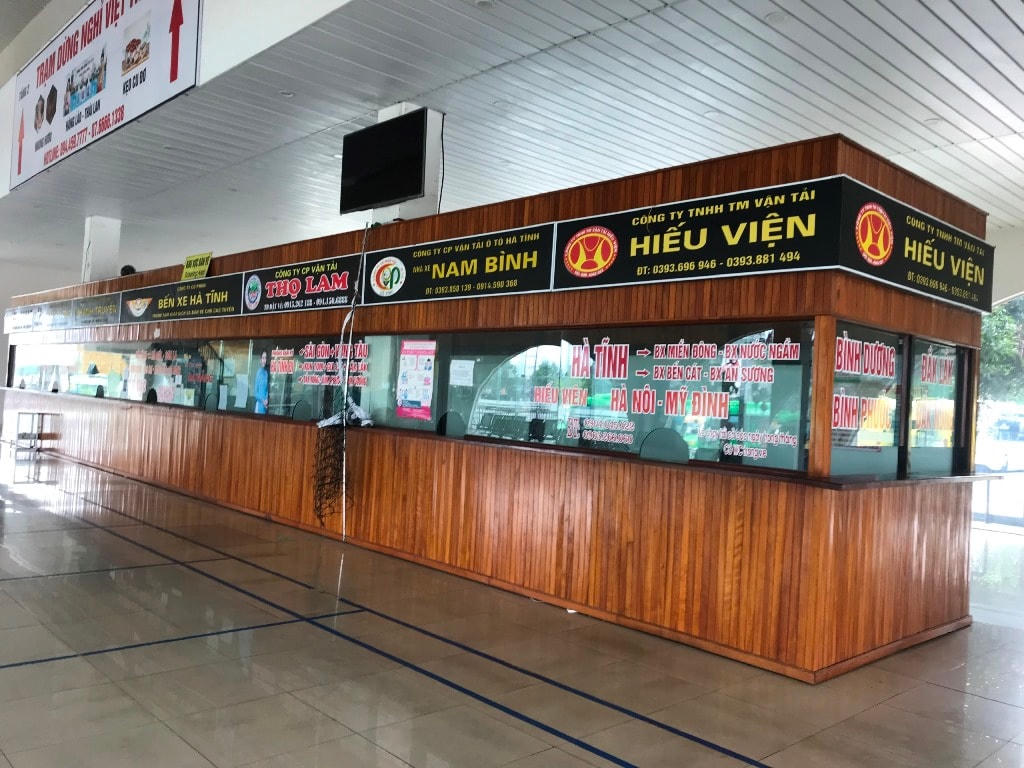 Đìu hiu bên trong bến xe.