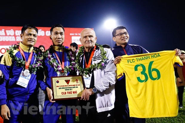 Huấn luyện viên Petrovic dẫn dắt Thanh Hóa năm 2017 với thành công Á quân V-League. (Ảnh: Vietnam+).