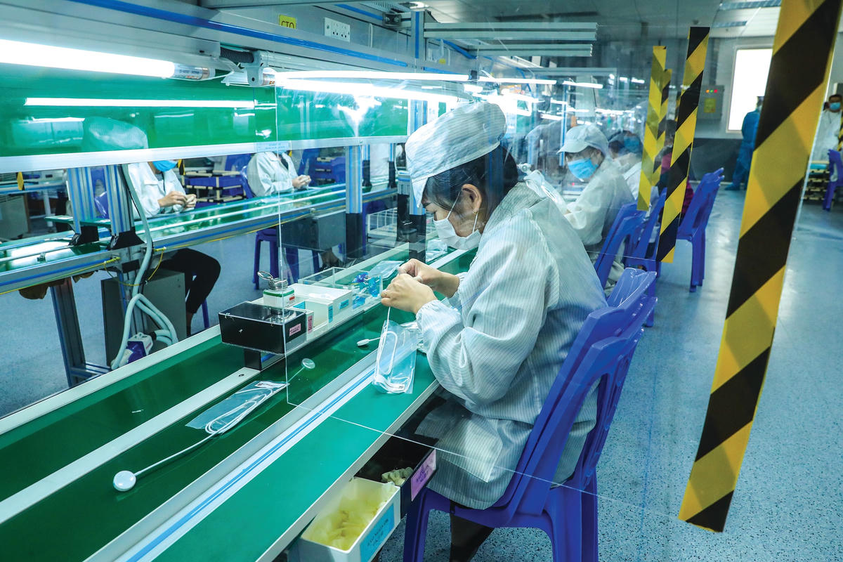 Hoạt động sản xuất trở lại nhưng phải đảm bảo an toàn trong phòng dịch.