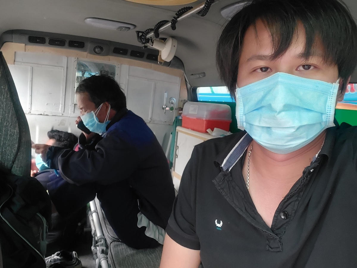 Anh Thắng trong một lần chuyển viện. Ảnh: NVCC.