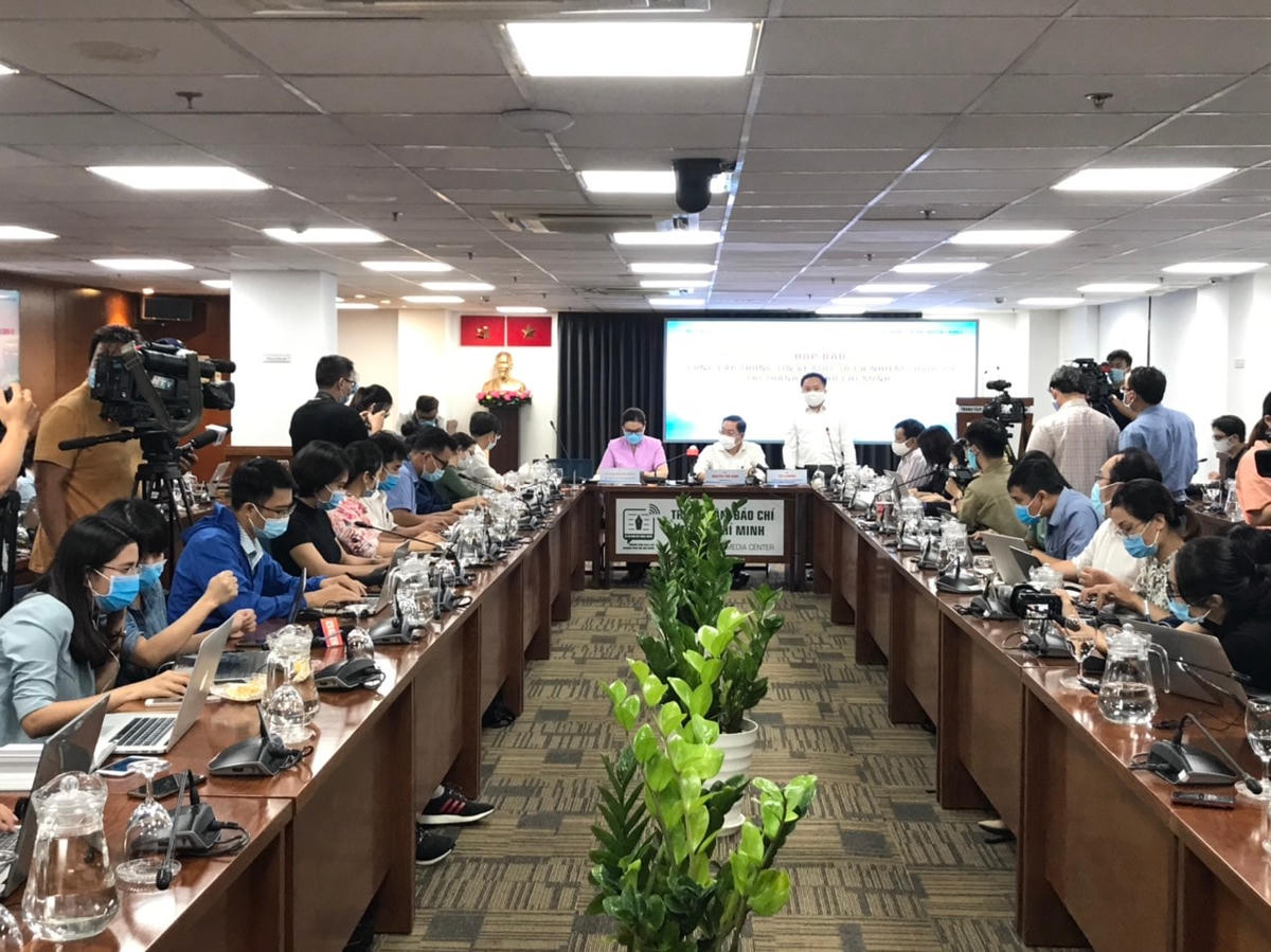 Quang cảnh buổi họp báo của Sở Y tế TP HCM và Sở TTTT TP HCM vào chiều tối hôm nay 1.12 (Ảnh: Hồng Phúc)