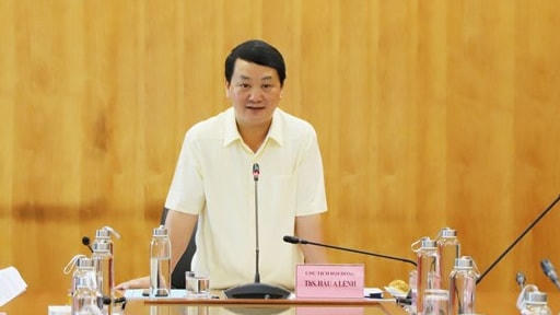 Phó Chủ tịch - Tổng Thư ký Hầu A Lềnh phát biểu tại Hội nghị.