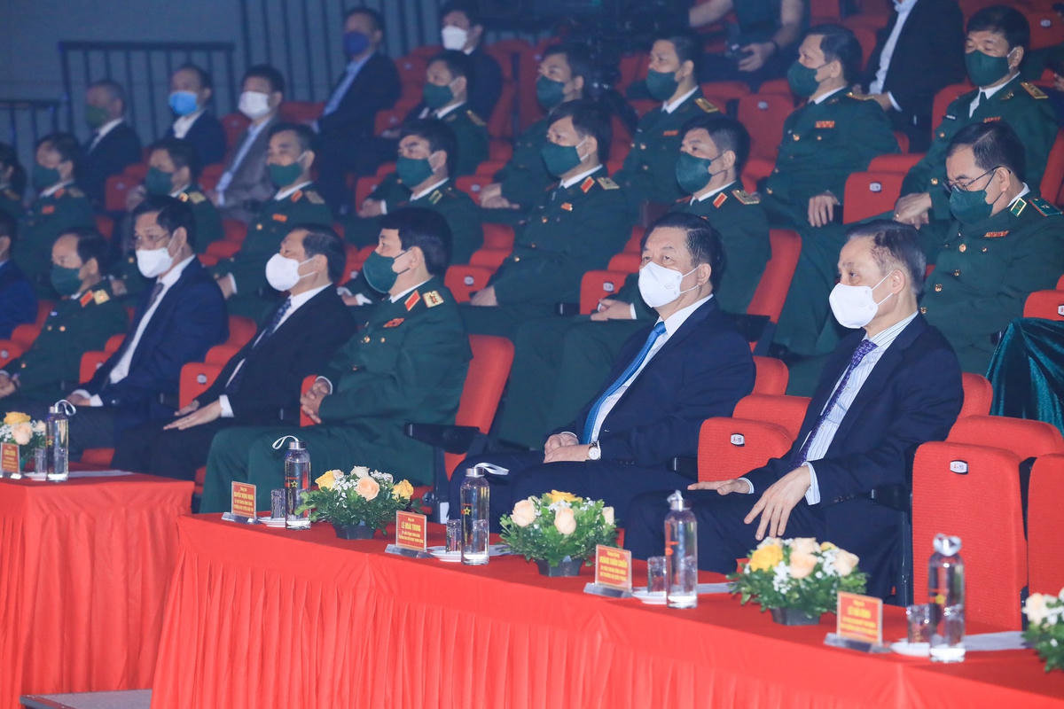Đại tướng Lương Cường, ông Nguyễn Trọng Nghĩa và lãnh đạo các Ban, Bộ ngành trung ương, đại diện Đại sứ quán Lào dự  lễ trao giải.