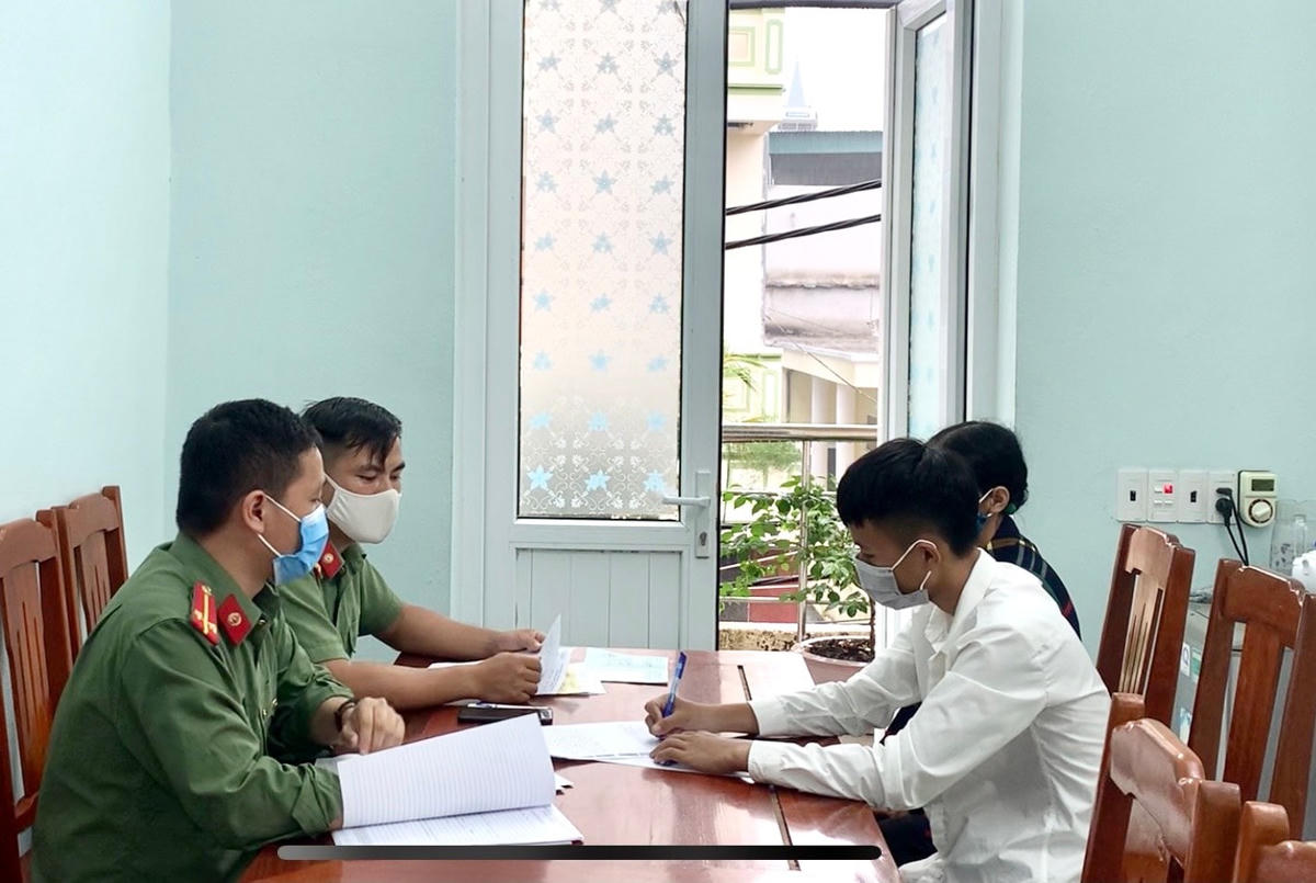 Thiếu niên 17 tuổi ký cam kết không tái phạm.