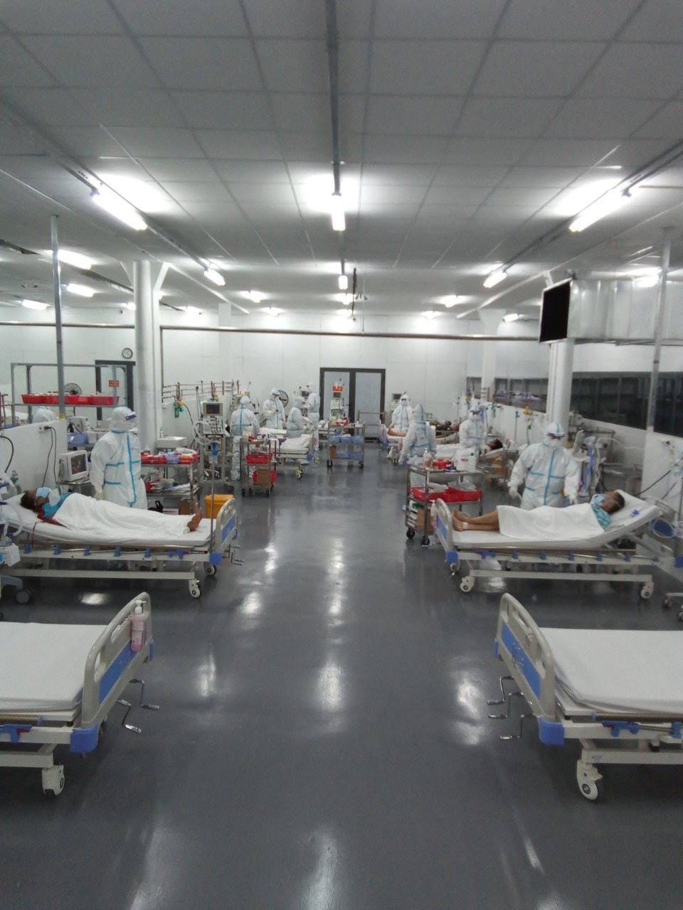 Đây là tuyến cuối trong bậc thang điều trị người bệnh Covid-19 tại TP Hồ Chí Minh, có chức năng tổ chức thu dung, cấp cứu, điều trị bệnh nhân nặng, nguy kịch và hỗ trợ chuyên môn cho các cơ sở thu dung, điều trị, chăm sóc bệnh nhân trong khu vực được phân công.