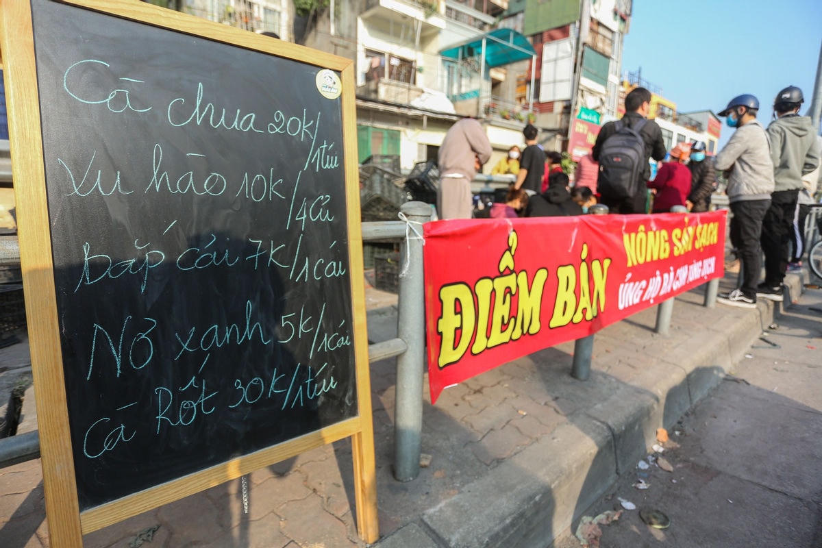 Nhiều điểm “giải cứu” nông sản cho Hải Dương. Ảnh: Đức Anh.
