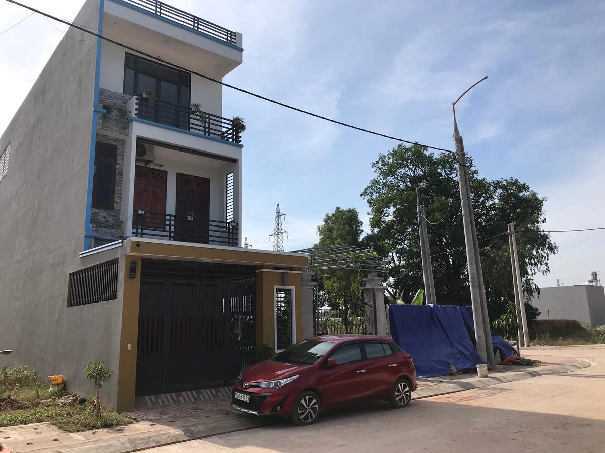 Những ngôi nhà xây dựng khang trang tại dự án.