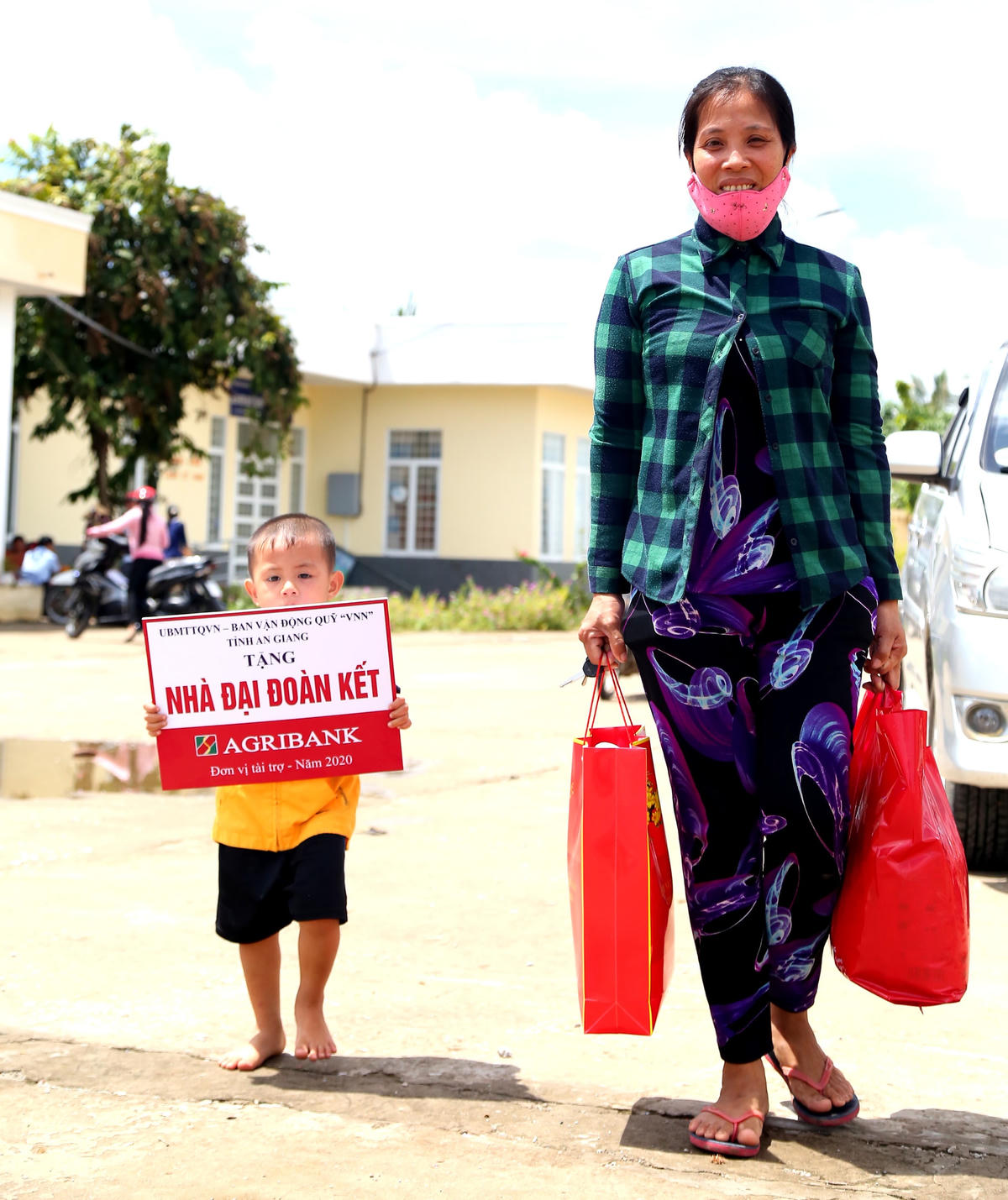 Niềm vui của người dân An Giang khi nhận được nhà đại đoàn kết 