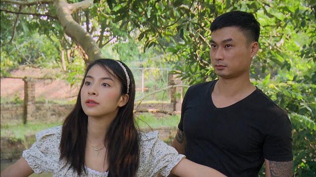 Chuyện tình của Hiếu (Duy Hưng) và Hoài (Trần Vân) ở "Phố trong làng" nhận được nhiều sự chú ý của khán giả.