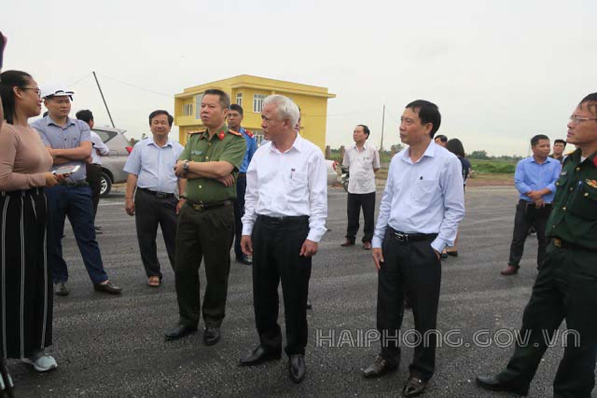 Lãnh đạo Hải Phòng kiểm tra khu đất trước khi tổ chức động thổ xây dựng Nhà máy