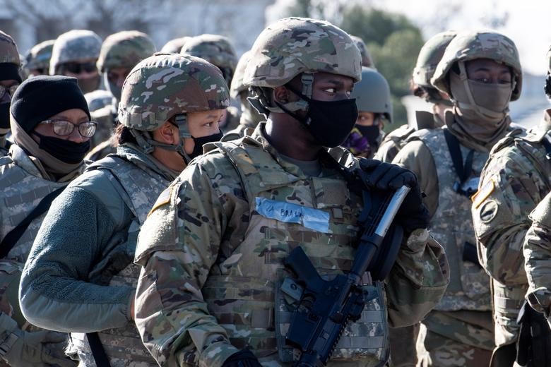 Các thành viên của Lực lượng Vệ binh Quốc gia Mỹ có mặt khi có thông tin mất an ninh tại buổi diễn tập. 