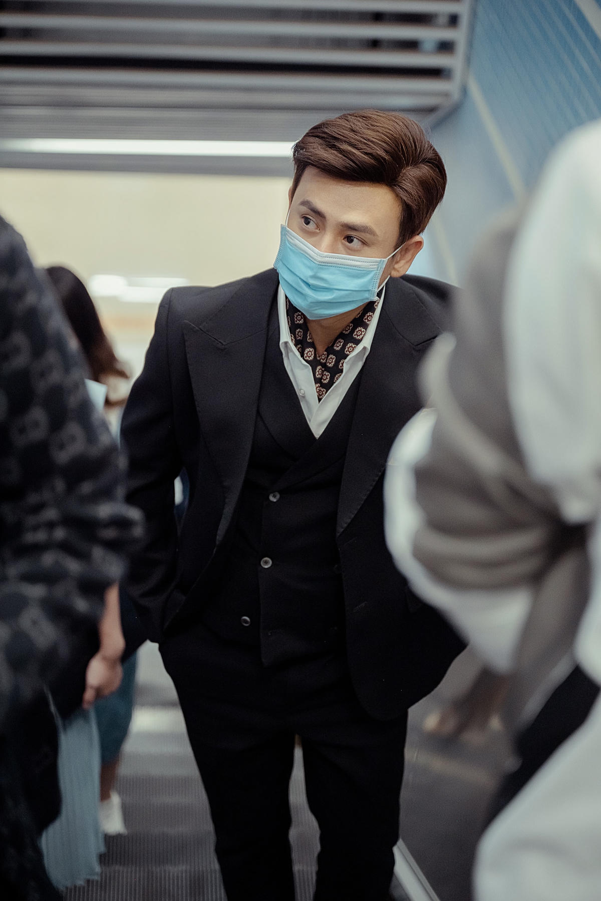 Ca sĩ Ưng Đại Vệ bất ngờ xuất hiện tại tuyến tàu điện Cát Linh – Hà Đông.