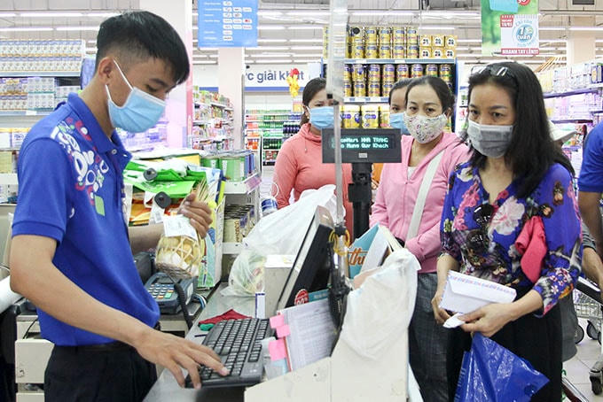 Đeo khẩu trang là biện pháp cần thiết để phòng chống dịch.