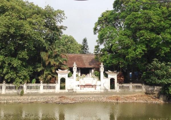 Đình Phú Lương ở xã Quảng Phú Cầu (huyện Ứng Hoà).