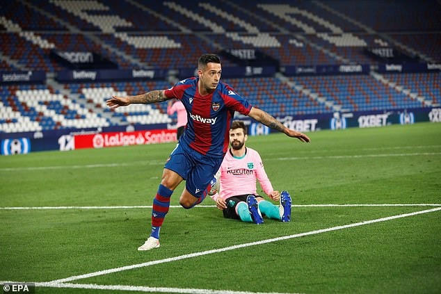 Sergio Leon ghi bàn quyết định ở phút 83 mang về trận hòa 3-3 cho Levante.
