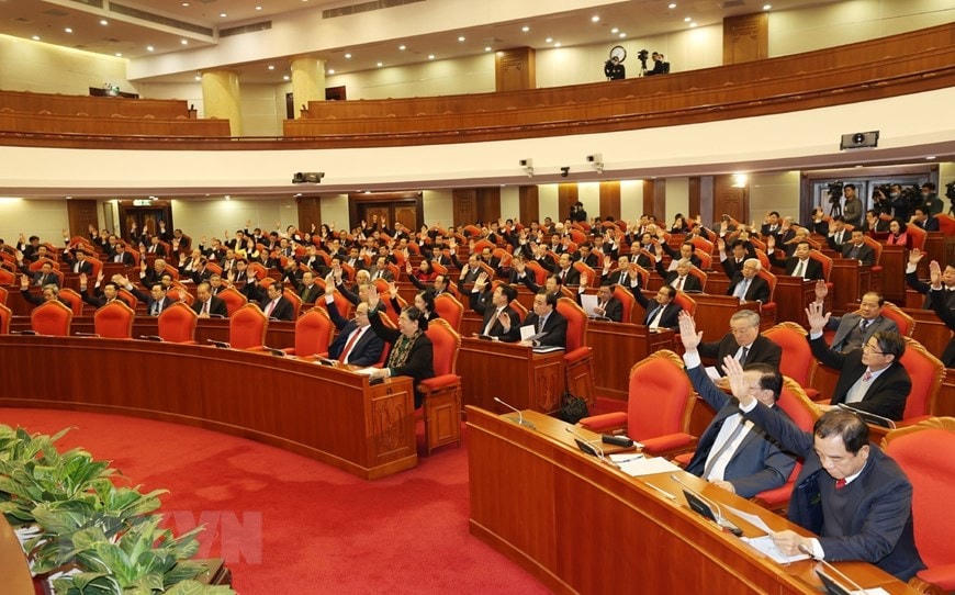 Các đại biểu biểu quyết thông qua chương trình Hội nghị. Ảnh: Trí Dũng/TTXVN.  