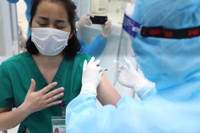Việt Nam đang triển khai chiến dịch tiêm chủng lớn nhất lịch sử.