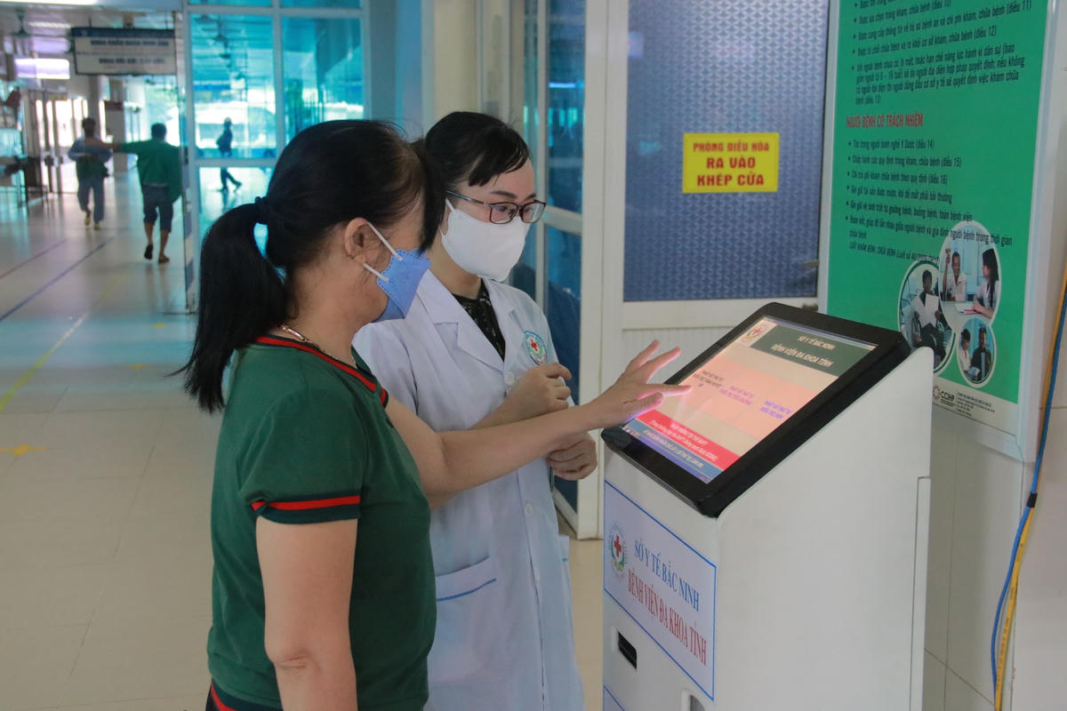 Đăng ký khám, chữa bệnh tự động được nhiều bệnh viện thực hiện hiệu quả. Ảnh: Minh Luân.