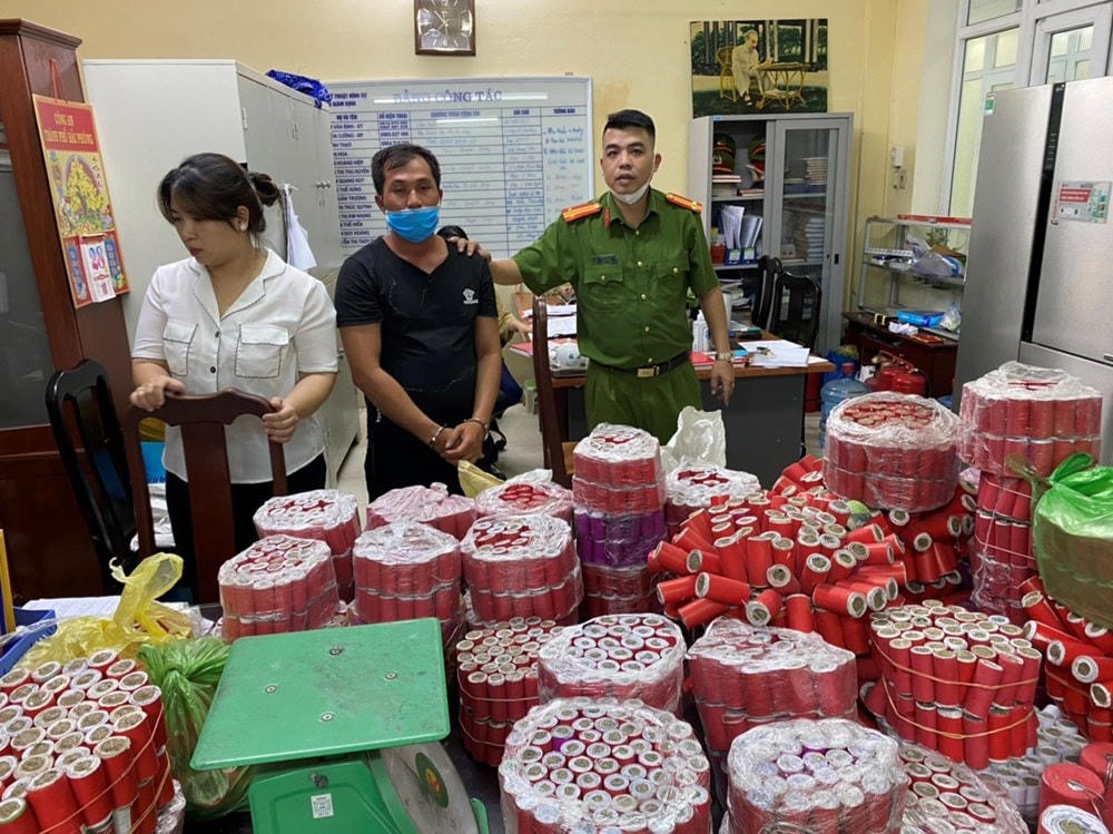 Đối tượng Mạnh cùng hơn 337 kg pháo bị thu giữ