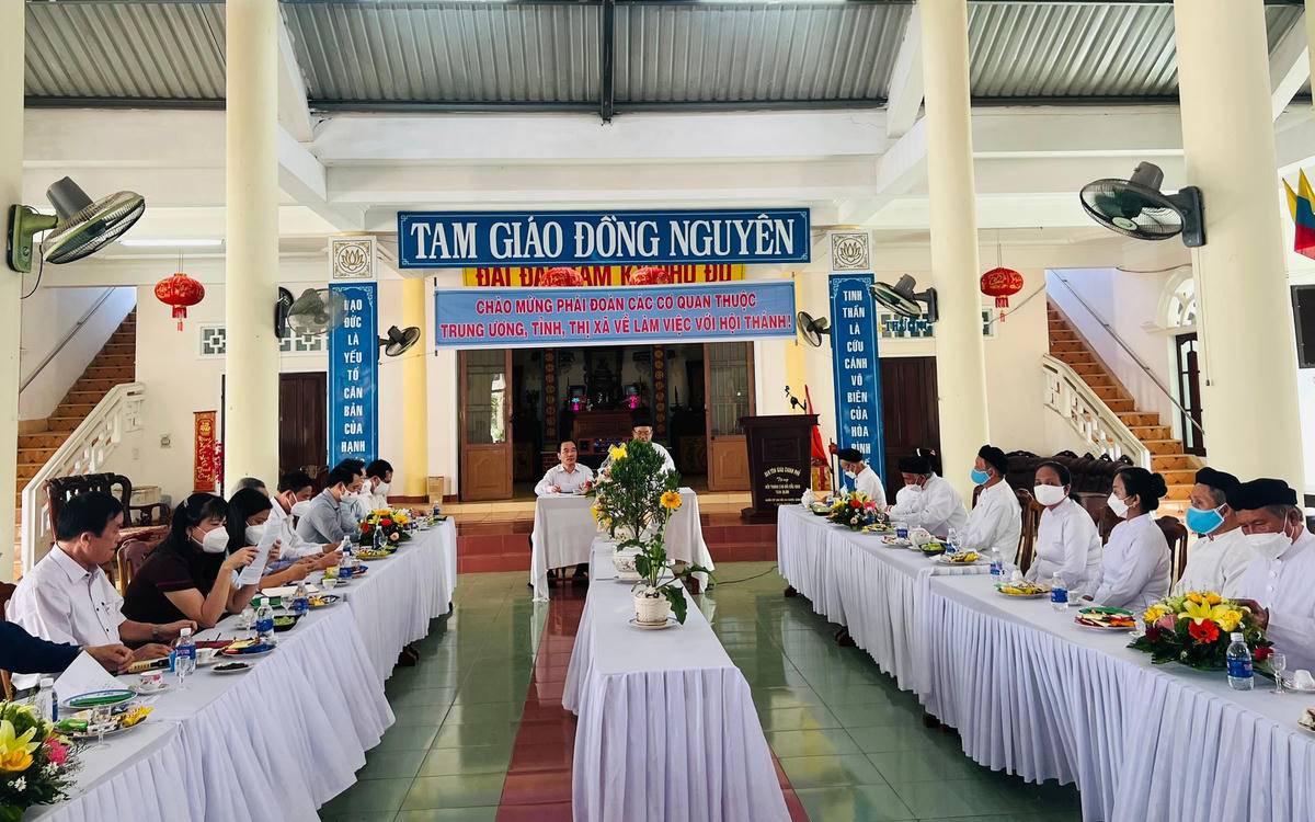 Đoàn công tác Trung ương thăm và làm việc với Hội thánh Cao Đài Cầu Kho Tam Quan.