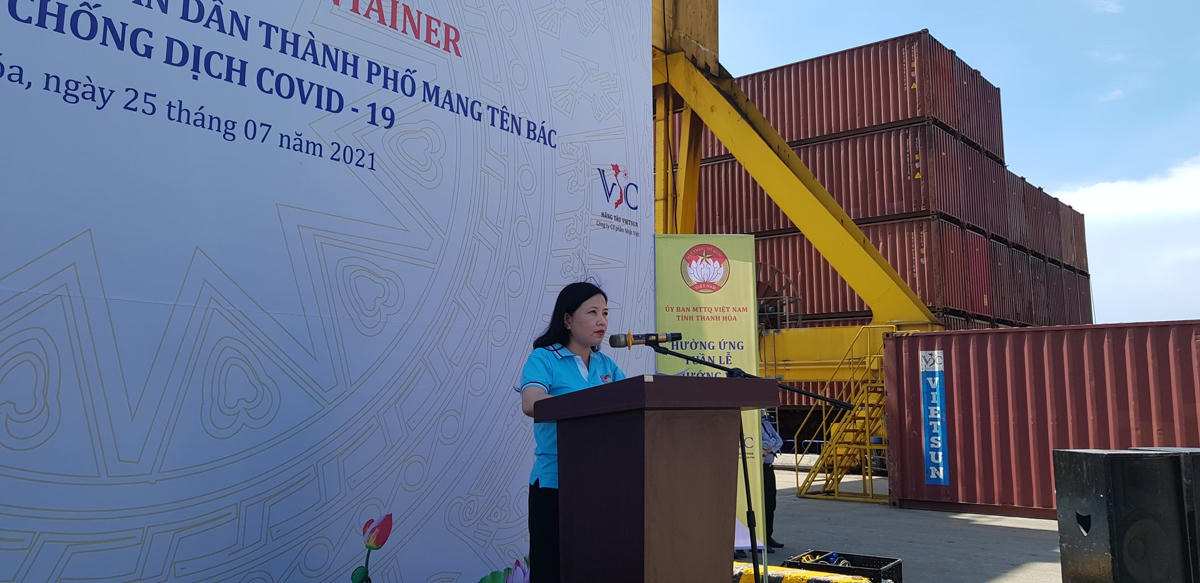 Bà Phạm Thị Thanh Thủy, Chủ tịch UBMTTQ, Trưởng ban Dân vận tỉnh Thanh Hóa phát biểu tại buổi lễ.