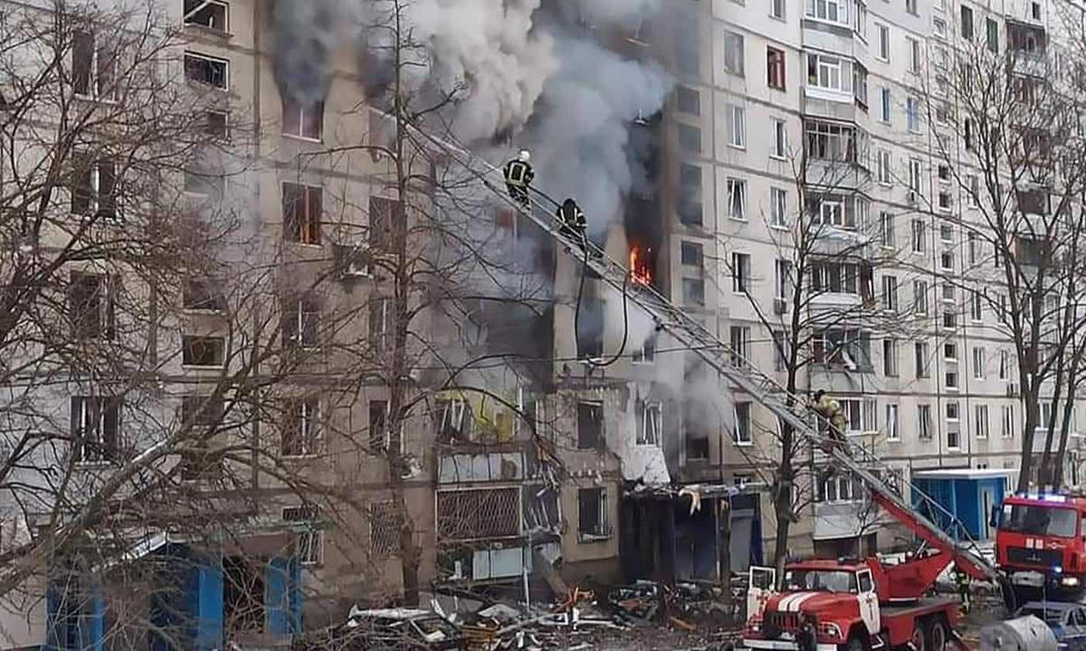 Các tòa nhà ở thành phố Kharkiv, thành phố lớn thứ hai của Ukraine. Ảnh: The Guardian.