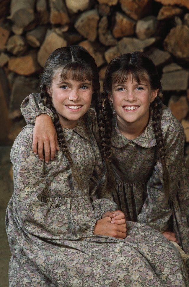 Chị em song sinh Lindsay và Sidney Greenbush (vào vai người con gái thứ 3 - Carrie Ingalls).