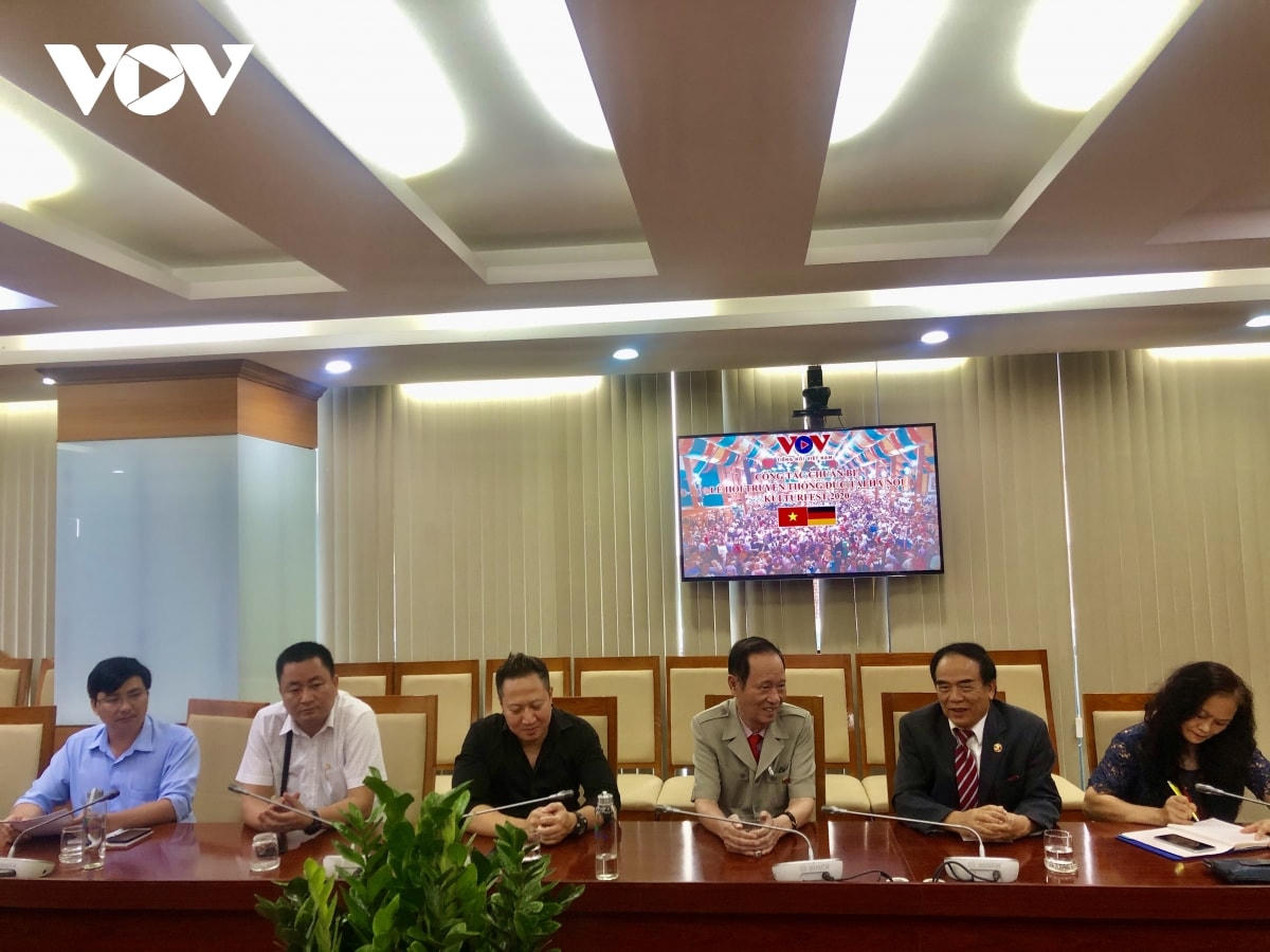 Các đại biểu thảo luận về công tác tổ chức Văn hoá Việt Đức Kulturfest 2020.