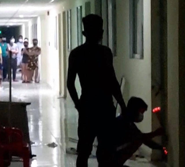 Căn hộ chung cư nơi phát hiện người đàn ông tử vong trong đêm.