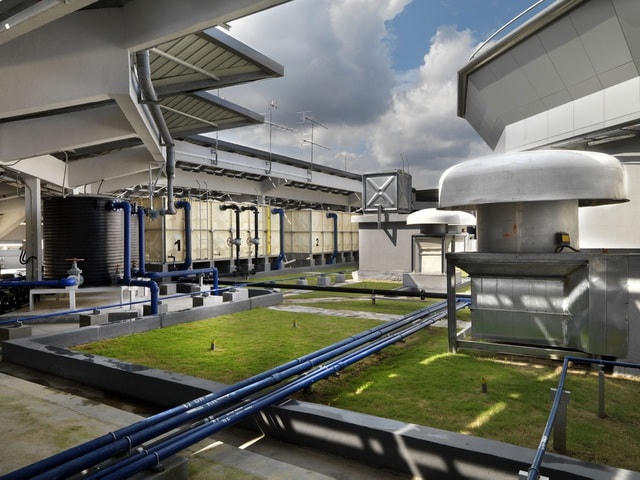 Hệ thống pin mặt trời trên mái nhà. Ảnh: Energy Commission.