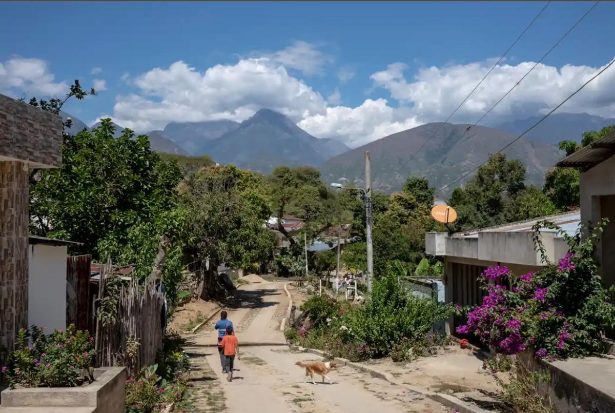 Một con phố ở thị trấn Atánquez. Ảnh: The Guardian.