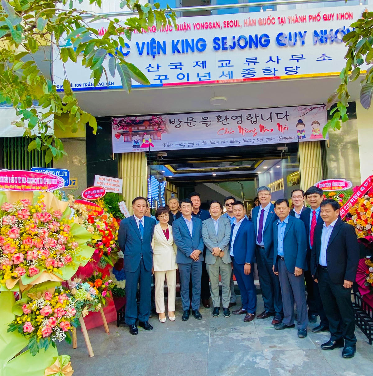 Các đại biểu dự lễ ký kết chụp ảnh lưu niệm