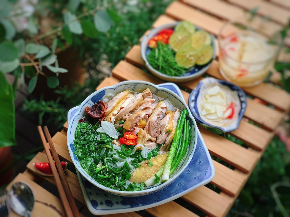 Phở gà nấu tại nhà được tài khoản Nguyễn Hồng Nghĩa chia sẻ trên group Yêu Bếp 