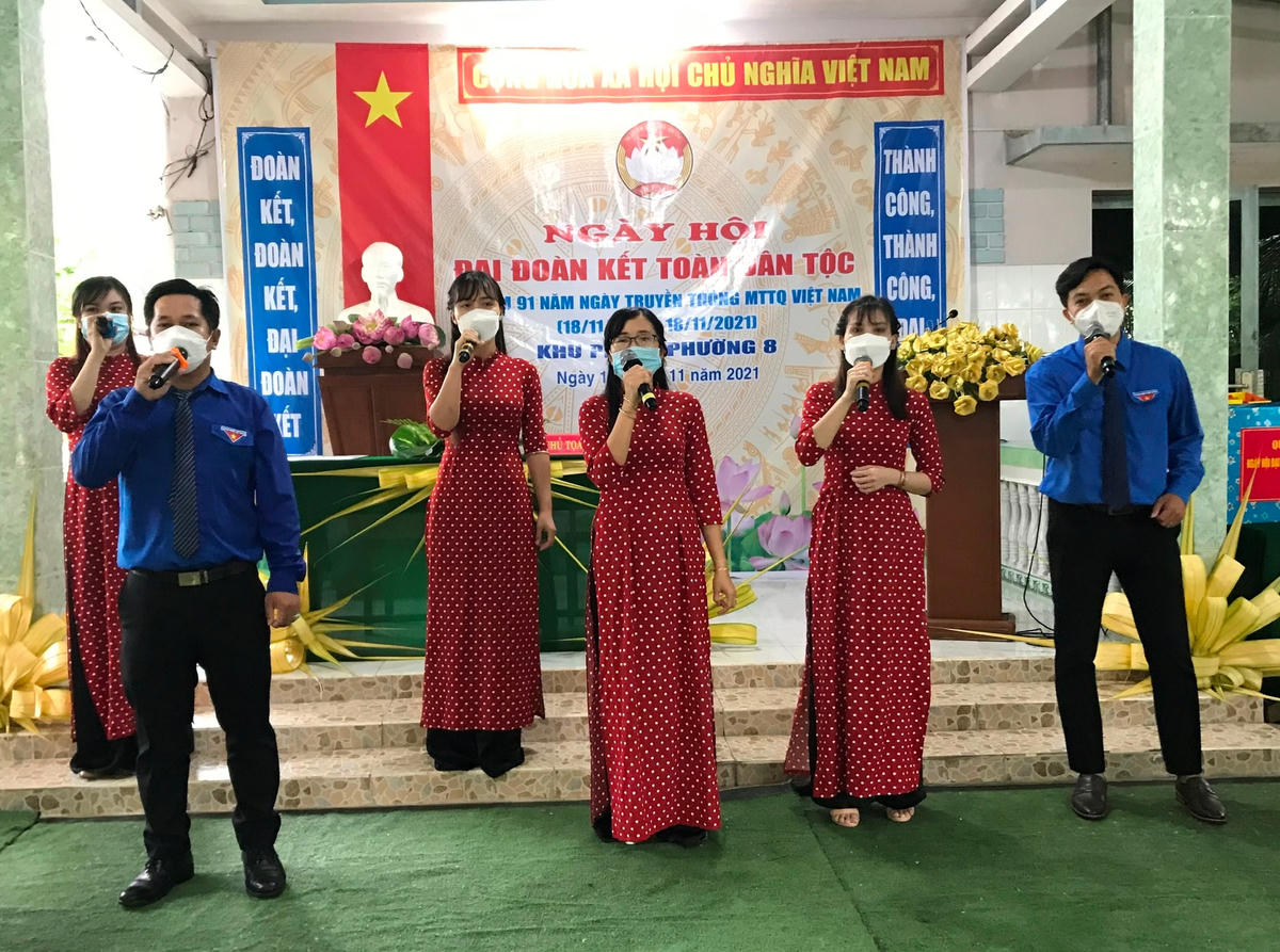Một tiết mục văn nghệ chào mừng ngày hội.
