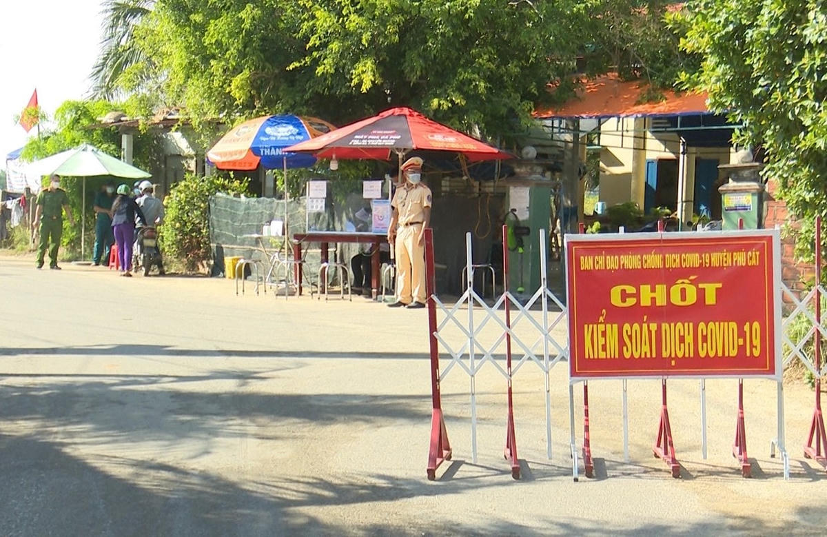 Chốt kiểm soát dịch Covid-19 trên địa bàn xã Cát Minh (huyện Phù Cát).