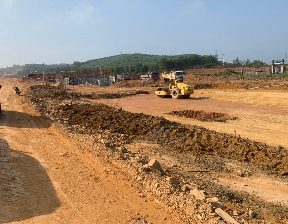 Các đơn vị thi công đang gấp rút triển khai dự án.