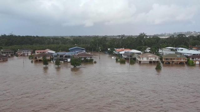 Mưa lớn dự kiến sẽ kéo dài sang tuần tới với cường độ mạnh và một dải mưa được dự báo sẽ di chuyển khắp bang New South Wales, gây ra mưa lớn tại các sườn núi phía bắc và tây bắc.  
