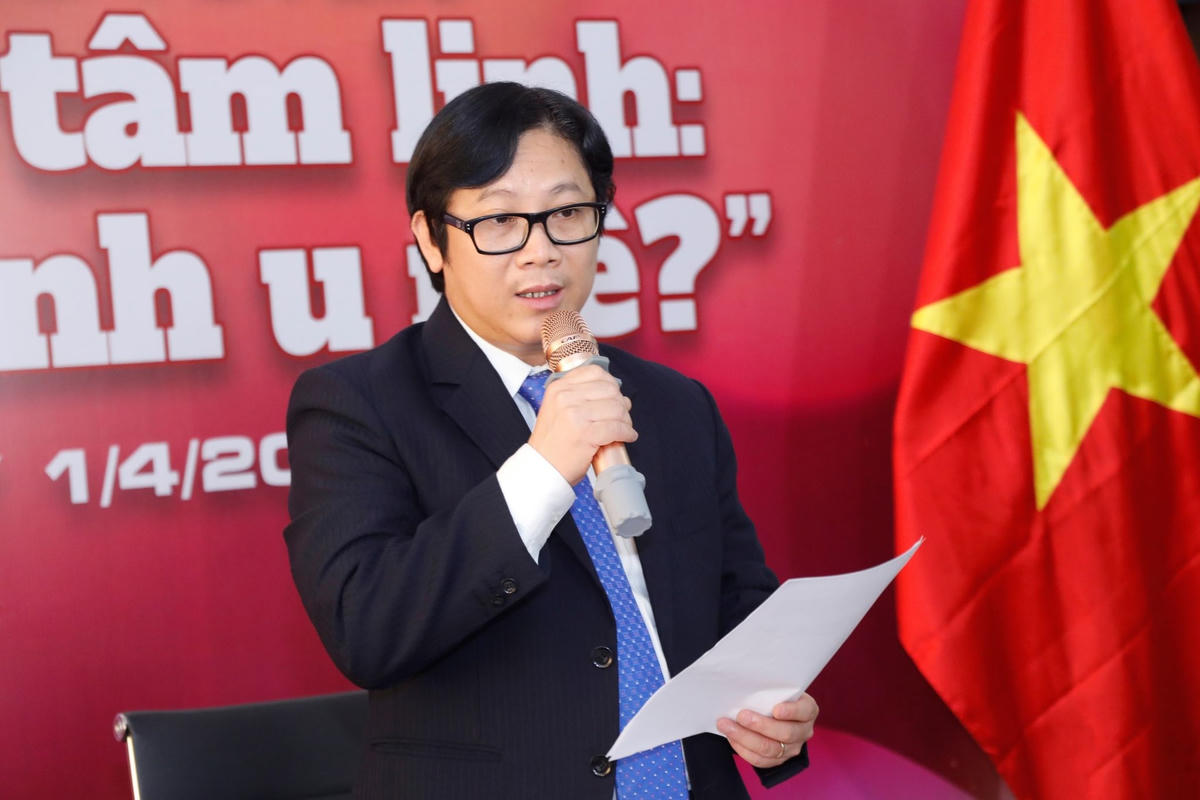 Nhà báo Lê Anh Đạt, Phó Tổng Biên tập phụ trách báo Đại Đoàn Kết phát biểu tại Tọa đàm. Ảnh: Quang Vinh.
