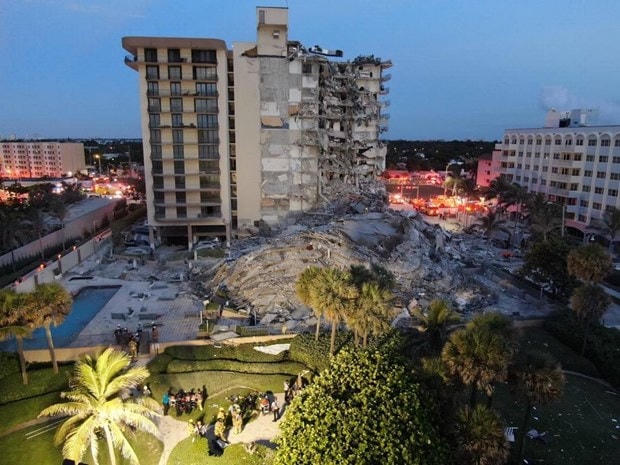 Ngôi nhà bị sập cao 12 tầng gồm 136 căn hộ. (Nguồn: miamiherald.com).
