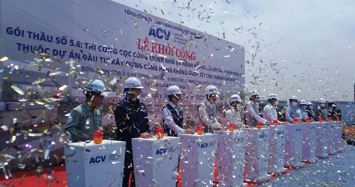 Các đại biểu nhấn nút khởi công công trình quan trọng bậc nhất của Dự án Cảng hàng không quốc tế Long Thành giai đoạn 1.