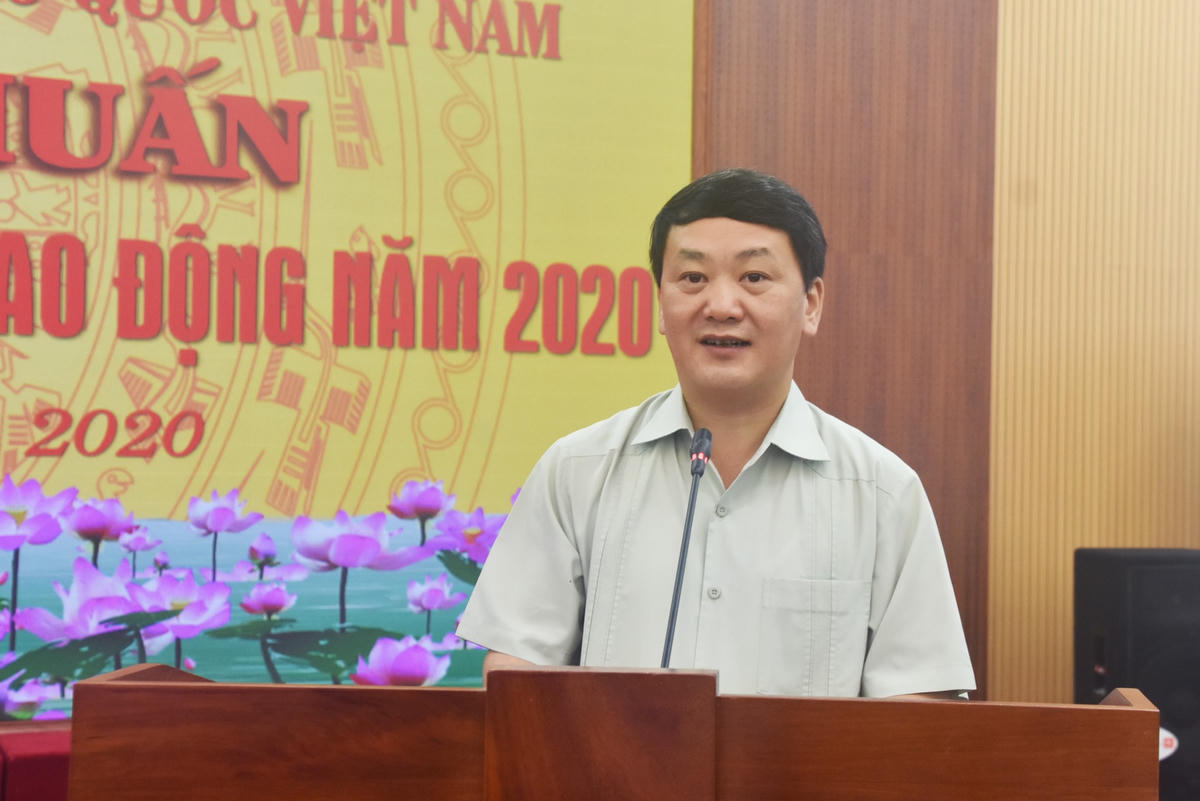 Phó Chủ tịch - Tổng Thư ký Hầu A Lềnh phát biểu tại Hội nghị. Ảnh: Trung Quân.