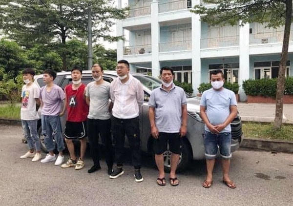 Một số đối tượng người Trung Quốc nhập cảnh trái phép bị bắt giữ. (Ảnh CA TP Lào Cai cung cấp).