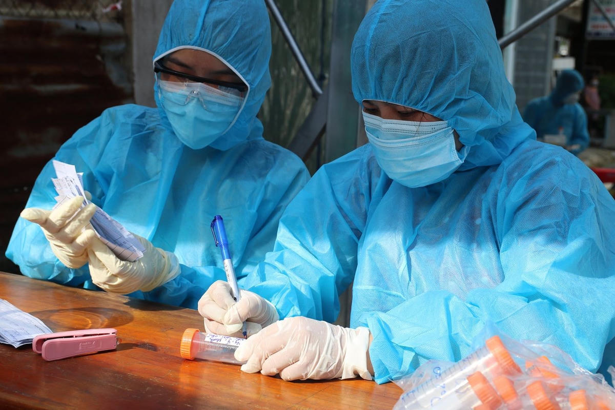 Y tế thành phố nỗ lực điều tra dịch tễ.