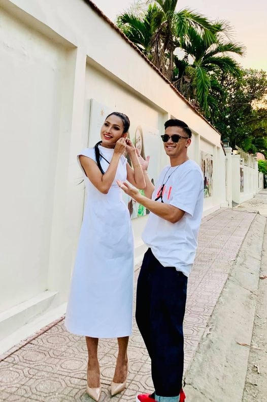 Trọng Hiếu bày tỏ tình cảm của mình với bạn gái, Hoa hậu chuyển giới đầu tiên của Việt Nam Hoài Sa: “Trọng Hiếu rất tự hào vì đã được gặp và làm quen với cô gái xinh đẹp, thông minh, luôn phấn đấu cho ước mơ của mình Hoài Sa. Với Hiếu tất cả chúng mình đều sinh ra bình đẳng. Dù mang giới tính gì, đến từ đâu, hay có hoàn cảnh sống ra sao, điều quan trọng nhất chính là trái tim của mỗi người".