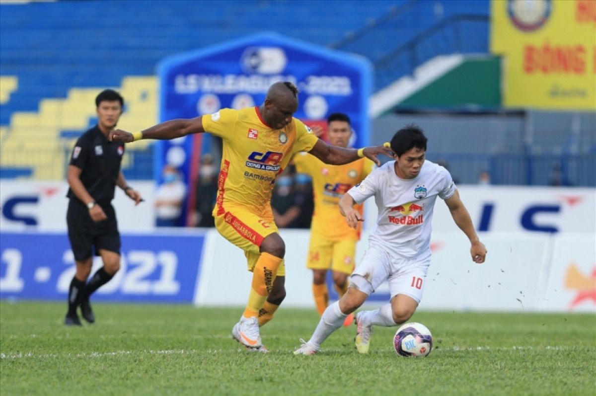 V.League trở lại khi nào đang là vấn đề nan giải của bóng đá Việt Nam.