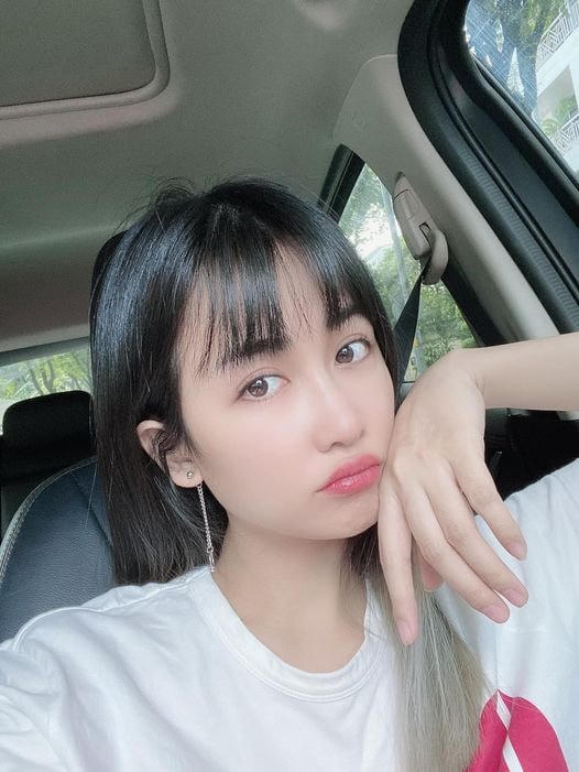 Trang Moon hài hước: “Đây là gương mặt của đứa muộn giờ khai giảng bị cô đuổi về”.