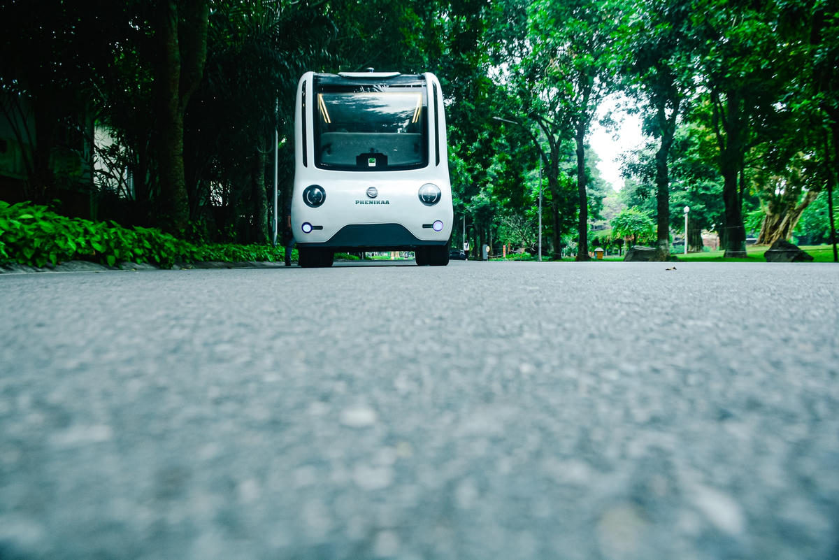 Theo ông An, các đơn vị có thể thử nghiệm phương tiện tại khu vực nội bộ, nhà máy không tham gia vào hệ thống giao thông công cộng nhưng không được tự ý đi ra đường. “Bởi vì tất cả phương tiện khi đã tham gia đường giao thông công cộng là đều phải được kiểm soát”, ông An nói và khẳng định trường hợp xe tự hành tham gia giao thông tại Ecopark đã vi phạm.